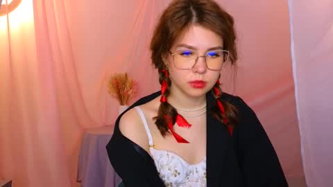 Snapshot of lisa_roses chatting on February 15, 11:17 am Lisa online show from February 15, 11:17 am