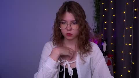 Snapshot of lisa_roses chatting on November 28, 8:22 pm Lisa online show from November 28, 8:22 pm