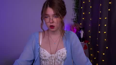 Snapshot of lisa_roses chatting on November 29, 10:57 pm Lisa online show from November 29, 10:57 pm