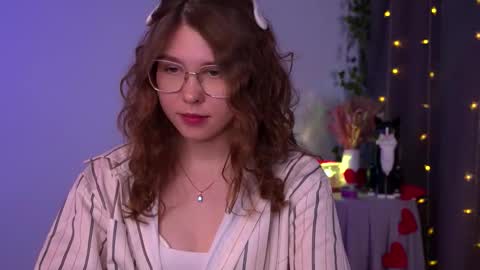 Snapshot of lisa_roses chatting on December 4, 7:44 pm Lisa online show from December 4, 7:44 pm