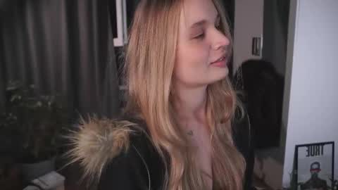 Snapshot of lisa_schiele chatting on October 27, 8:13 pm Elisabeth or Lisa online show from October 27, 8:13 pm