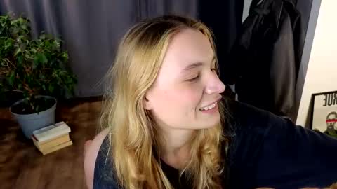 Snapshot of lisa_schiele chatting on November 10, 7:57 pm Elisabeth or Lisa online show from November 10, 7:57 pm