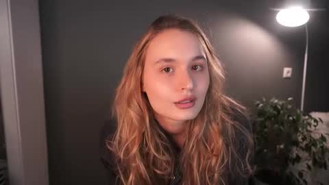 Snapshot of lisa_schiele chatting on November 19, 8:31 pm Elisabeth or Lisa online show from November 19, 8:31 pm