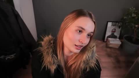 Snapshot of lisa_schiele chatting on November 22, 8:19 pm Elisabeth or Lisa online show from November 22, 8:19 pm