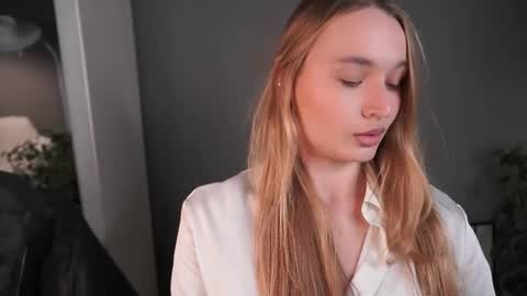 Snapshot of lisa_schiele chatting on November 23, 8:41 pm Elisabeth or Lisa online show from November 23, 8:41 pm