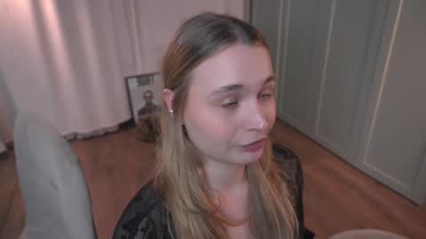 Snapshot of lisa_schiele chatting on January 17, 8:34 pm Elisabeth or Lisa online show from January 17, 8:34 pm