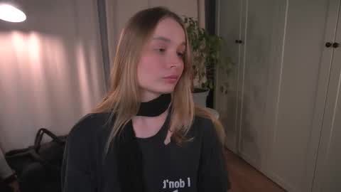 Snapshot of lisa_schiele chatting on February 7, 8:56 pm Elisabeth or Lisa online show from February 7, 8:56 pm