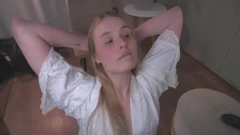 Snapshot of lisa_schiele chatting on February 10, 8:57 pm Elisabeth or Lisa online show from February 10, 8:57 pm