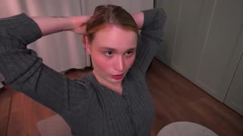 Snapshot of lisa_schiele chatting on February 19, 8:38 pm Elisabeth or Lisa online show from February 19, 8:38 pm