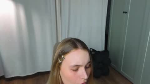 Snapshot of lisa_schiele chatting on February 22, 8:07 pm Elisabeth or Lisa online show from February 22, 8:07 pm