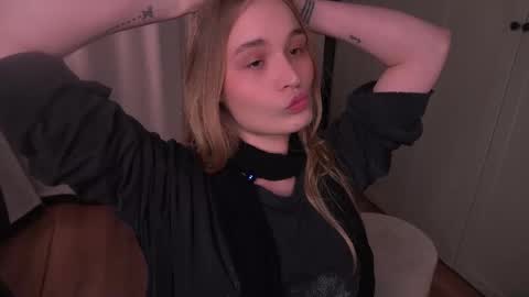 Elisabeth or Lisa online show from March 16, 8:35 pm