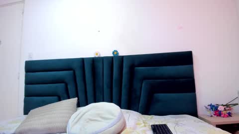 Snapshot of lisa_white_ chatting on February 19, 8:44 am lisa white online show from February 19, 8:44 am