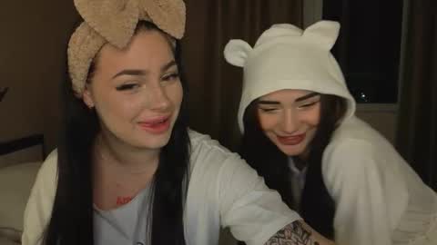 Snapshot of lisaanddenis chatting on September 21, 3:35 pm Lisa and Den online show from September 21, 3:35 pm