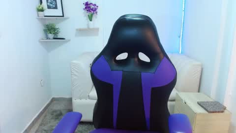 Snapshot of lisabenson1 chatting on December 6, 7:23 pm lisabenson1 online show from December 6, 7:23 pm