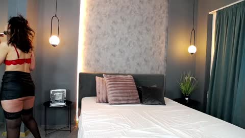 Snapshot of lisacroft chatting on February 3, 6:45 am lisacroft online show from February 3, 6:45 am