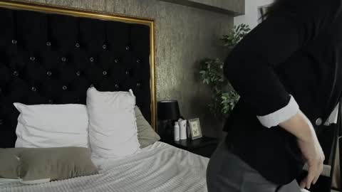 Snapshot of lisacroft chatting on February 8, 9:56 am lisacroft online show from February 8, 9:56 am