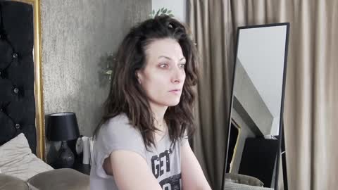 Snapshot of lisacroft chatting on February 9, 4:14 am lisacroft online show from February 9, 4:14 am