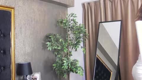 Snapshot of lisacroft chatting on February 20, 5:55 am lisacroft online show from February 20, 5:55 am