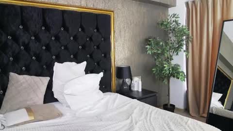 Snapshot of lisacroft chatting on February 22, 1:02 pm lisacroft online show from February 22, 1:02 pm