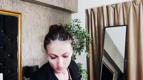 Snapshot of lisacroft chatting on February 27, 3:58 am lisacroft online show from February 27, 3:58 am