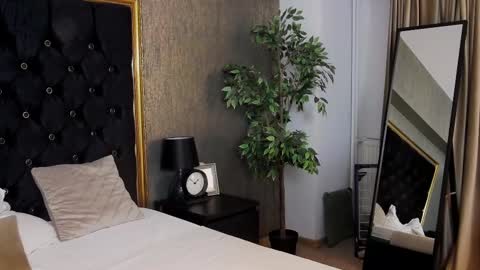 Snapshot of lisacroft chatting on March 9, 7:59 pm lisacroft online show from March 9, 7:59 pm