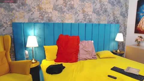 Snapshot of lisacroft chatting on September 20, 6:25 am lisacroft online show from September 20, 6:25 am