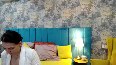 Snapshot of lisacroft chatting on October 3, 10:12 am lisacroft online show from October 3, 10:12 am