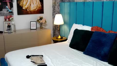 Snapshot of lisacroft chatting on November 3, 8:15 am lisacroft online show from November 3, 8:15 am