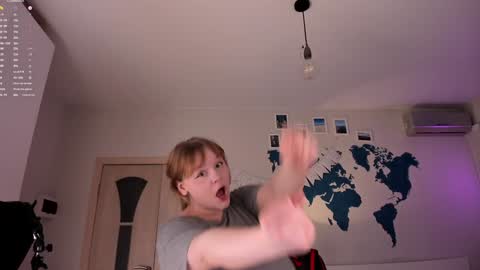 Snapshot of lisalaas chatting on December 13, 1:55 pm -Lisa- Help me to reach 100 thumbs up3 online show from December 13, 1:55 pm