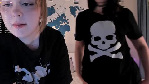 Snapshot of lisalaas chatting on January 25, 6:57 pm -Lisa- Help me to reach 100 thumbs up3 online show from January 25, 6:57 pm