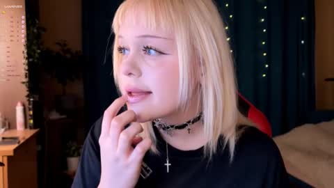 Snapshot of lisalaas chatting on October 2, 4:14 pm -Lisa- Help me to reach 100 thumbs up3 online show from October 2, 4:14 pm