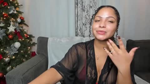 Snapshot of lisaloves6ix9 chatting on December 12, 6:25 am lisaloves6ix9 online show from December 12, 6:25 am