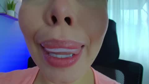 Snapshot of lisbet_21x chatting on February 27, 2:32 pm Lisbet online show from February 27, 2:32 pm