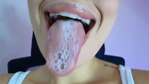 Snapshot of lisbet_21x chatting on November 6, 10:32 pm Lisbet online show from November 6, 10:32 pm