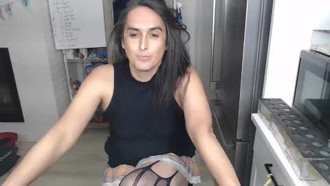 Lisette LaRoche online show from December 2, 5:02 am