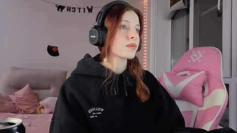 Snapshot of lisiasweet chatting on November 22, 1:32 pm Lika online show from November 22, 1:32 pm