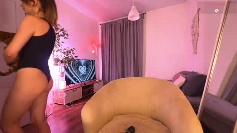 Lisa  online show from February 24, 4:05 pm