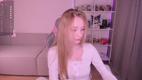 Snapshot of lissa__fox chatting on October 19, 1:01 pm lissa online show from October 19, 1:01 pm