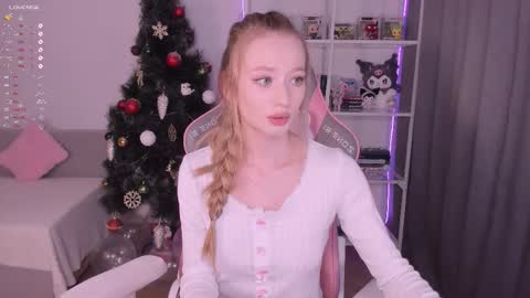 Snapshot of lissa__fox chatting on December 19, 12:12 pm lissa online show from December 19, 12:12 pm