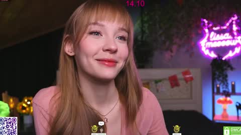 Snapshot of lissa_meooow chatting on October 15, 5:29 am your Liza again. Next stream Dec. 1 at 2 or 3 GMT online show from October 15, 5:29 am