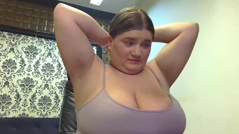 Snapshot of lissabigtitts chatting on November 17, 4:13 pm Lisa online show from November 17, 4:13 pm