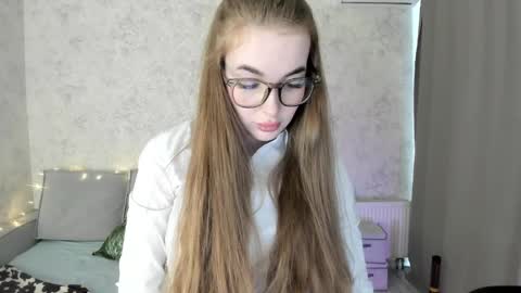 Snapshot of lissacain chatting on November 6, 6:03 am Lissa online show from November 6, 6:03 am