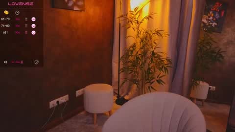 Snapshot of lissaros chatting on February 6, 8:29 am lissaros online show from February 6, 8:29 am