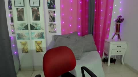 Snapshot of lissavillalobos chatting on December 1, 9:42 pm lissa online show from December 1, 9:42 pm