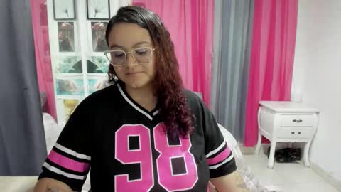 Snapshot of lissavillalobos chatting on December 17, 9:54 pm lissa online show from December 17, 9:54 pm