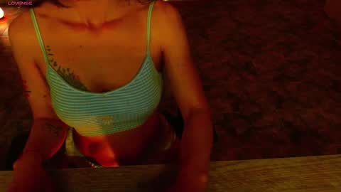 Snapshot of lisstaylor chatting on November 30, 3:43 am Liss online show from November 30, 3:43 am