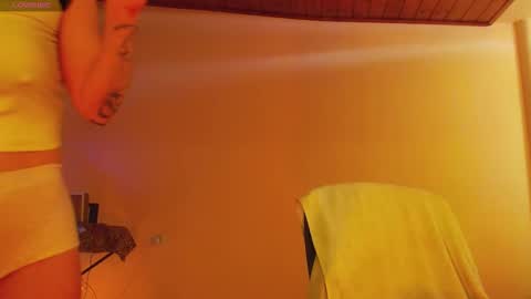 Snapshot of lisstaylor chatting on December 4, 4:16 pm Liss online show from December 4, 4:16 pm