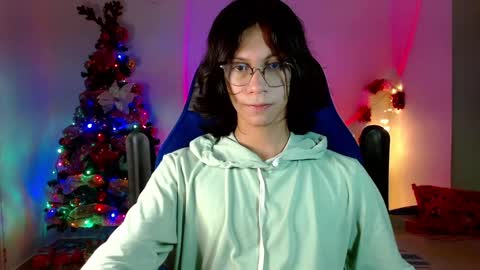 Snapshot of literateboy chatting on December 18, 11:13 am Literateboy online show from December 18, 11:13 am