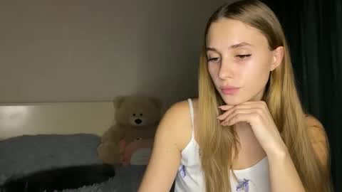 Snapshot of litle_girl05 chatting on October 28, 8:00 pm LUNA online show from October 28, 8:00 pm