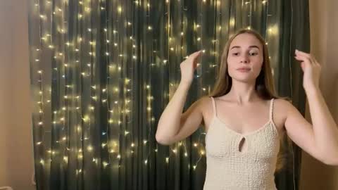 Snapshot of litle_girl05 chatting on December 14, 6:23 pm LUNA online show from December 14, 6:23 pm